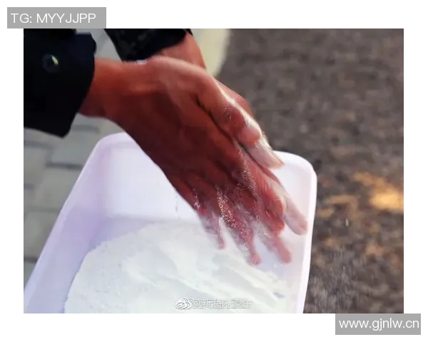 邓罗创立基金会以助精神分裂患者为使命追忆哥哥的悲剧故事 邓罗创立基金会以助精神分裂患者为使命追忆哥哥的悲剧故事