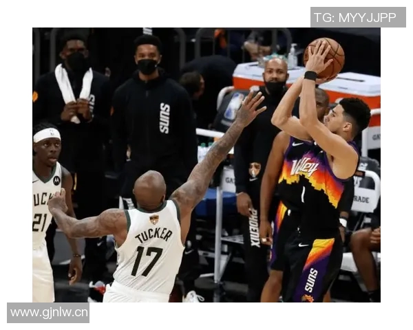 布克反思失误原因称对球处理过于随意并强调团队化学反应仍在培养中 布克反思失误原因称对球处理过于随意并强调团队化学反应仍在培养中