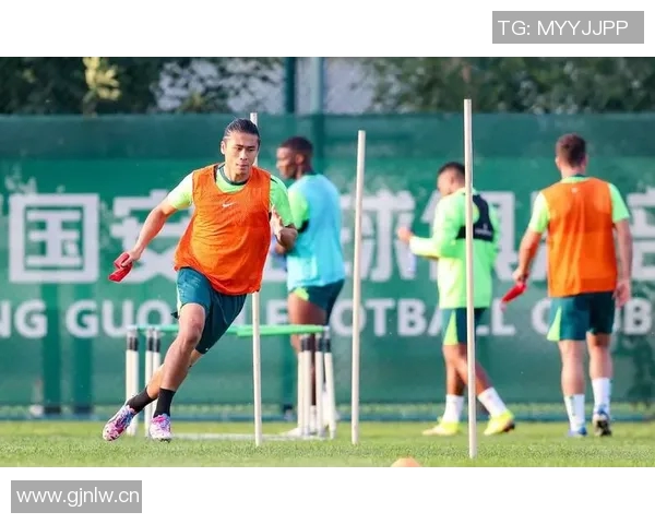 国安队明天下午适应场地训练拉米罗与塞鸟将出席新闻发布会