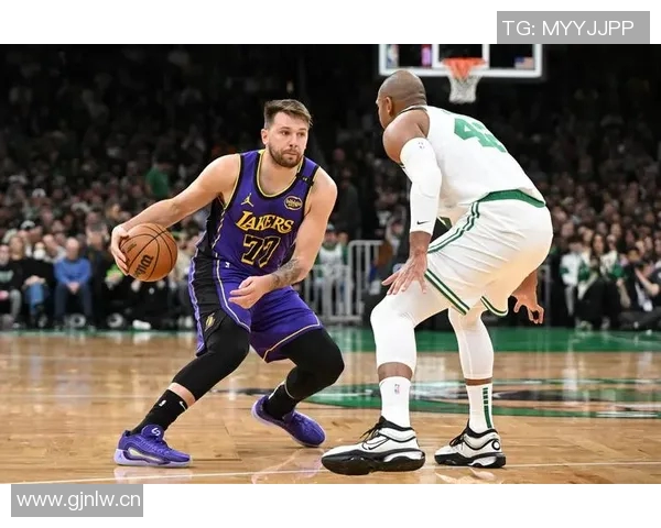 今日黄绿大战詹姆斯缺阵东契奇与斯玛特继续缺席比赛分析