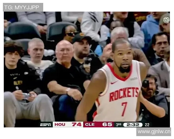 媒体人：火箭替补席确实没几个正常人了得亏末节有霍勒迪和申京