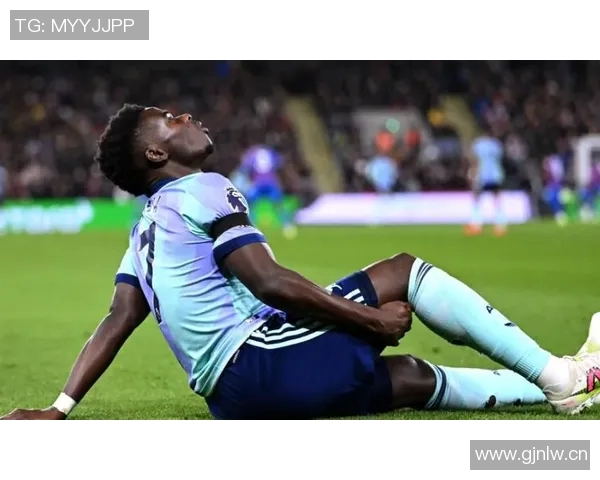 亚马尔尽管耻骨伤病未愈仍坚持训练展现顽强斗志