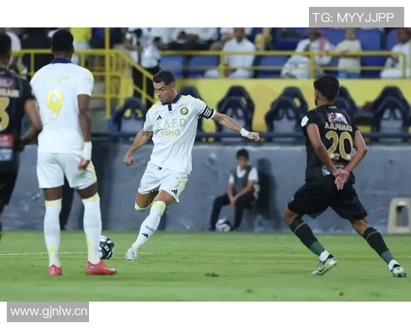 奥卡福精准直塞助攻勒温转身射门遭维卡里奥神勇扑救