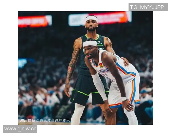 兰德尔半场表现稳定12投4中贡献13分5篮板1助攻状态回暖助力球队奋战