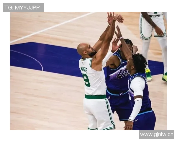 布朗三节狂砍41分6板2助1断1帽单节得分均上双展现惊人状态 布朗三节狂砍41分6板2助1断1帽单节得分均上双展现惊人状态