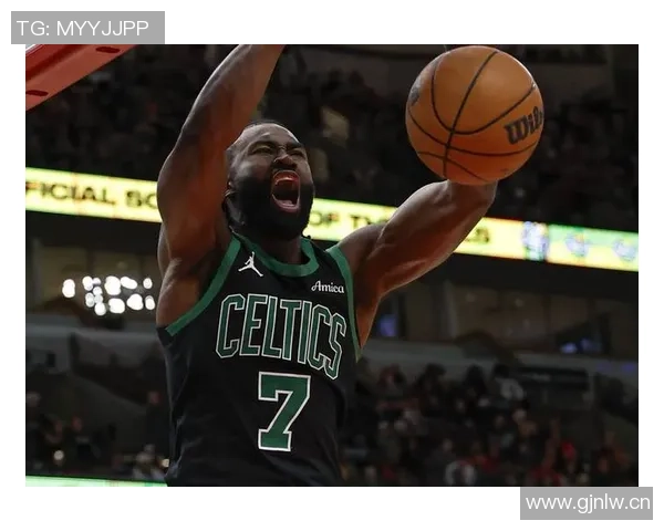 明天绿军客场挑战活塞杰伦布朗出战存疑怀特有望回归助阵 明天绿军客场挑战活塞杰伦布朗出战存疑怀特有望回归助阵