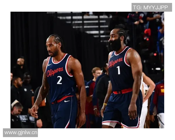 老船长保罗半场表现抢眼9助攻3分1板正负值高达25