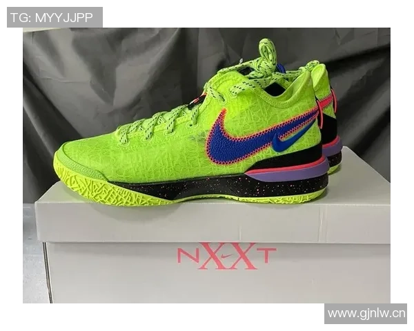 Nike为布朗尼母校塞拉峡谷定制LeBron23篮球鞋展现青春活力与运动精神