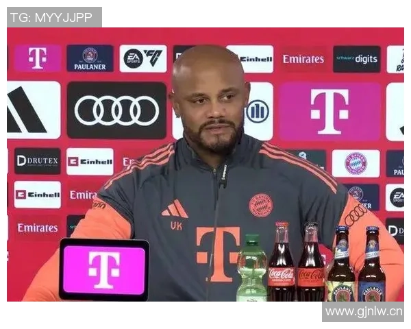 拜仁高层与孔帕尼今夏欲引西蒙斯交易遭赫内斯否决 拜仁高层与孔帕尼今夏欲引西蒙斯交易遭赫内斯否决