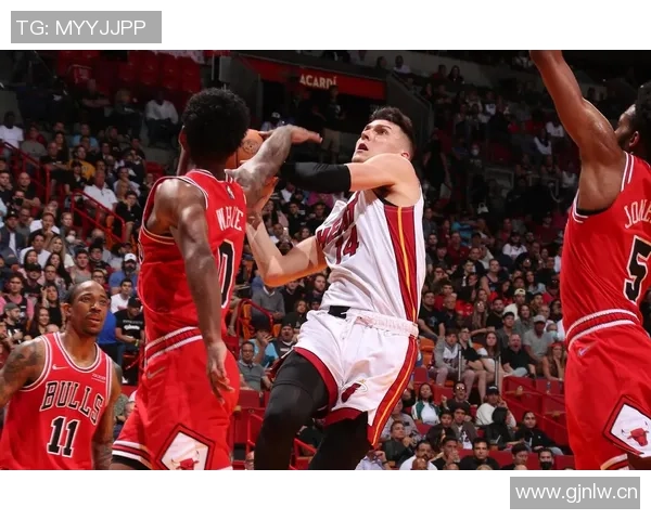 热火队友团建活动希罗分享游艇出海欢乐瞬间