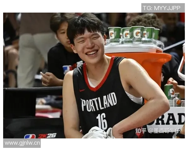 杨瀚森在开拓者G联盟中不断挑战体能锻炼适应能力提升个人竞技水平