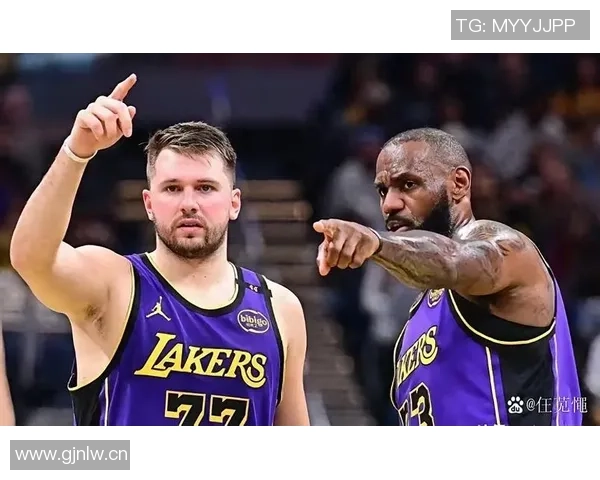 詹姆斯投篮与传球给八村的差异何在为何引发如此争议